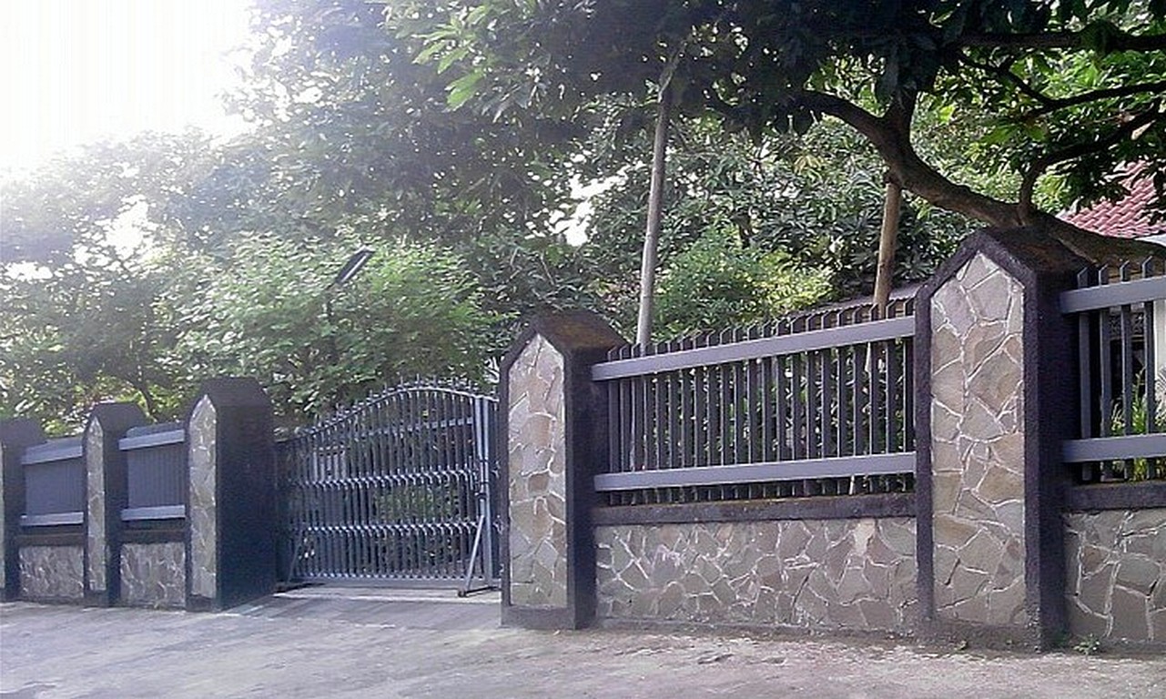 Contoh Pagar Besi Dengan Batu Alam Rumah Minimalis