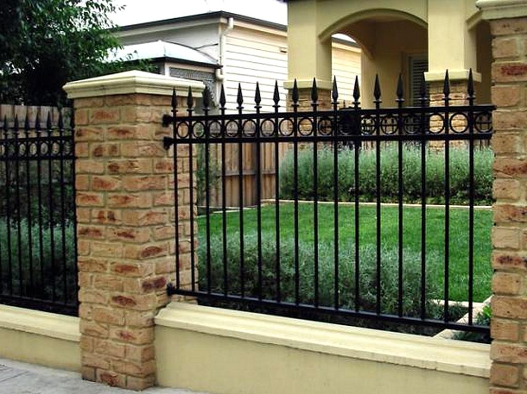 Desain Pagar Besi Dengan Batu Alam Rumah Minimalis