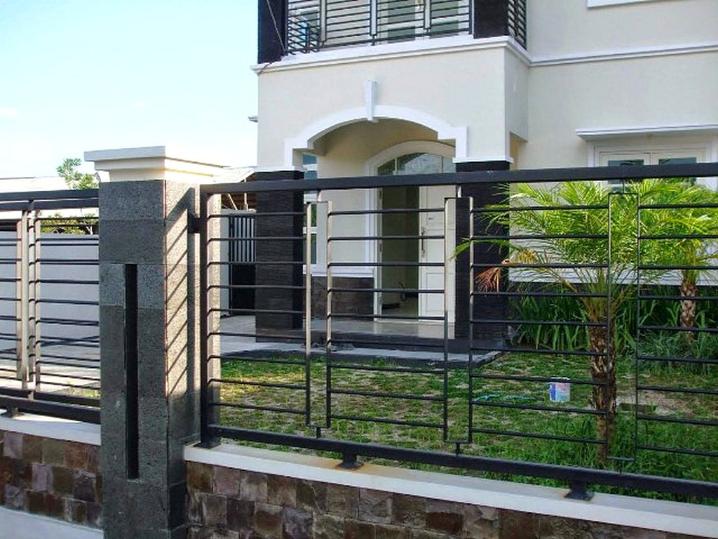 Pagar Besi Dengan Batu Alam Rumah Minimalis