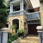 Teras Rumah Minimalis Batu Alam Pada Rumah Mewah