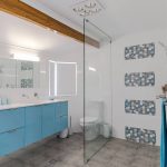 Desain Kamar Mandi Dengan Keramik Dinding Kamar Yang Cantik Unik Berbentuk Hexagonal