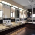 Kamar Mandi Hotel Mewah Berbintang Dengan Kaca Besar