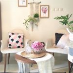 Dekorasi Dinding Ruang Tamu Dengan Hiasan Dinding Gantung Yan Lucu