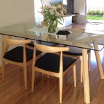 Gambar Model Meja Makan Kaca Minimalis Dengan Kursi Yang Unik