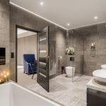 Kamar Mandi Mewah Dengan Ukuran Besar