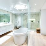 Kamar Mandi Mewah Dengan Warna Putih