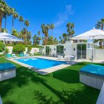 Desain Kolam Renang Mewah Belakang Rumah