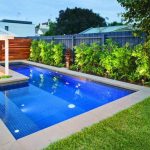 Gambar Kolam Renang Belakang Rumah