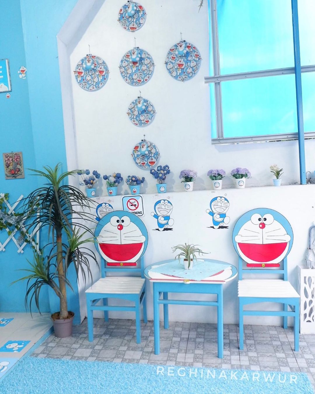 Gambar Model Meja dan Kursi Doraemon