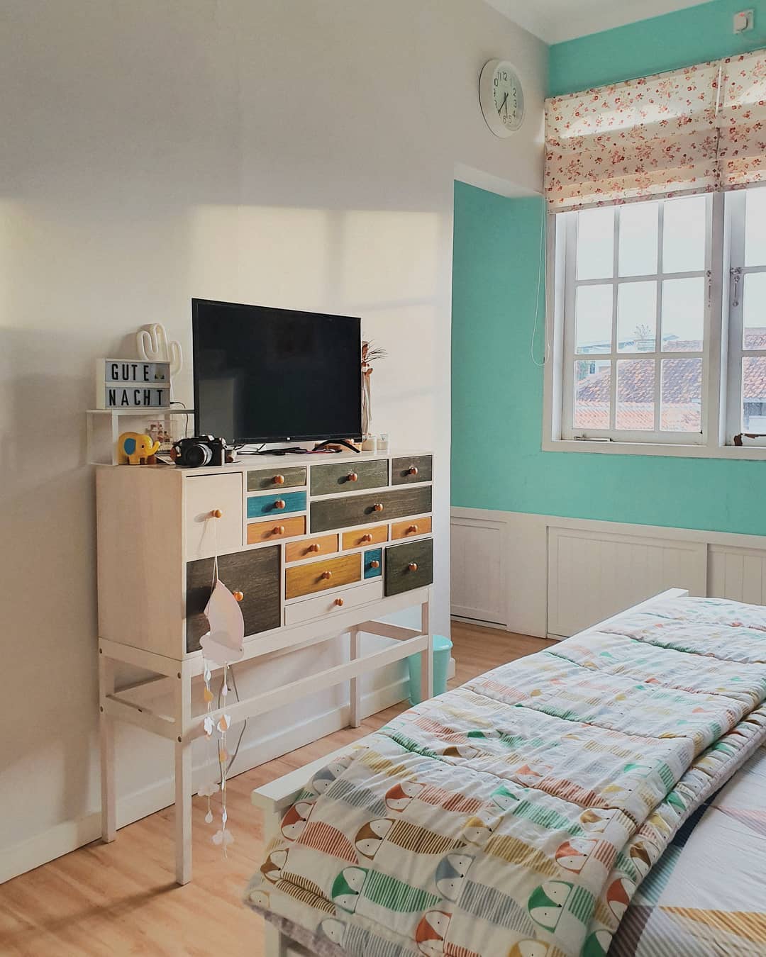 Model Rak TV Kayu Minimalis